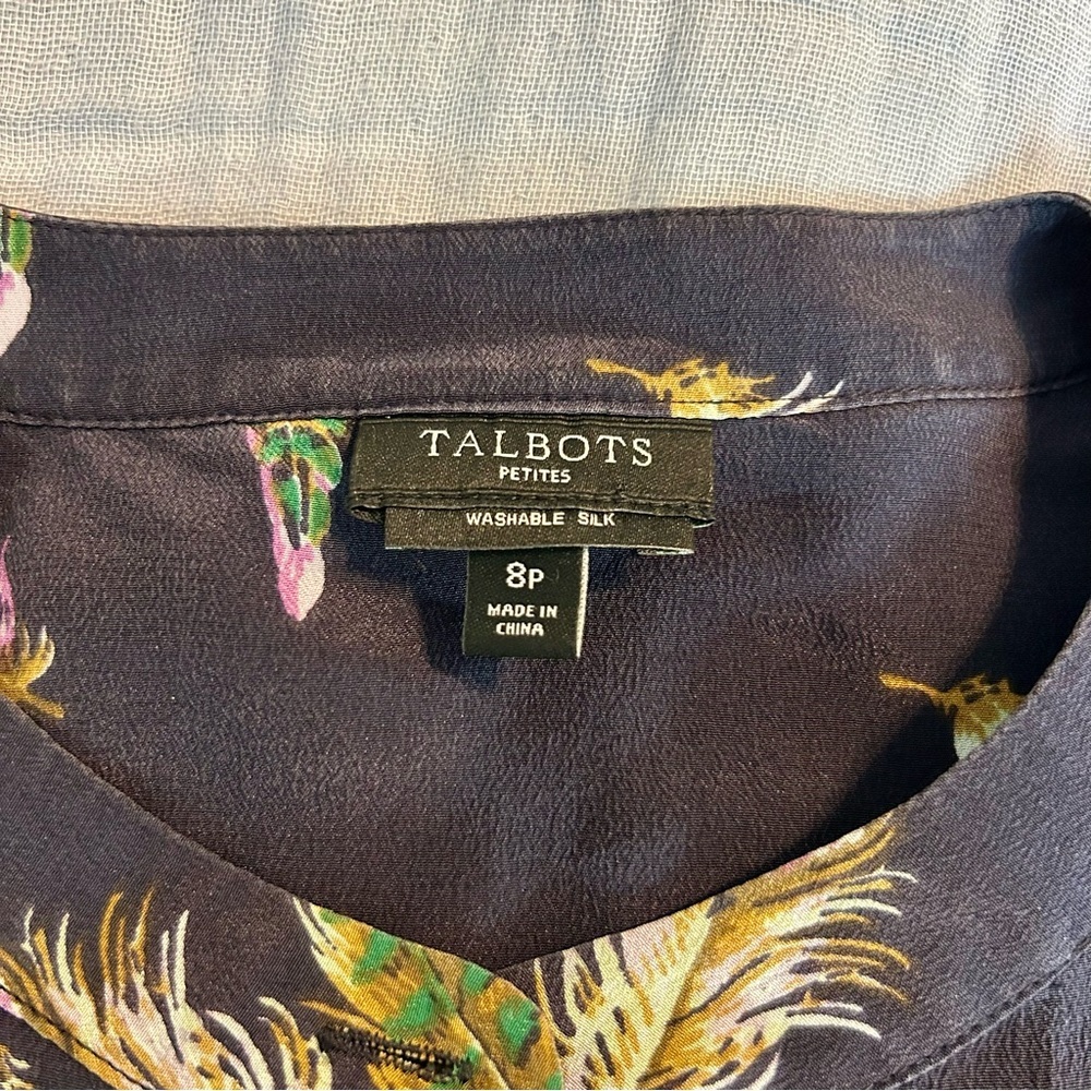 Talbots Women’s Feather Print Silk Button Down Blouse Sz 8P - Picture 4 of 7